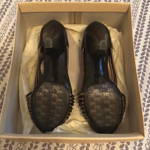 Heels - Picture 3 of 4